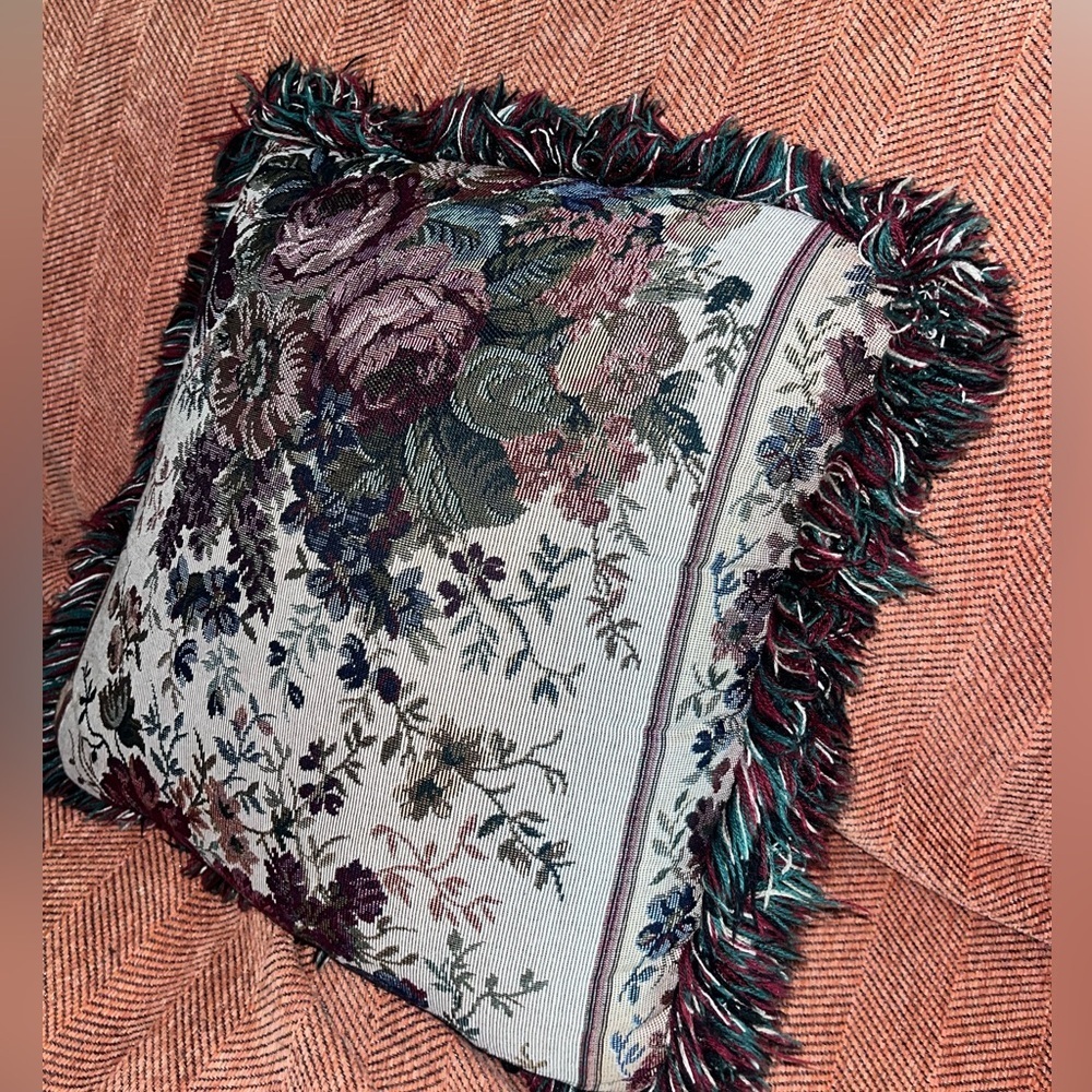 VTG -Antique French Country Tapestry
Cushion-with trim- SZ /15”x17” Stunning !🌸‌